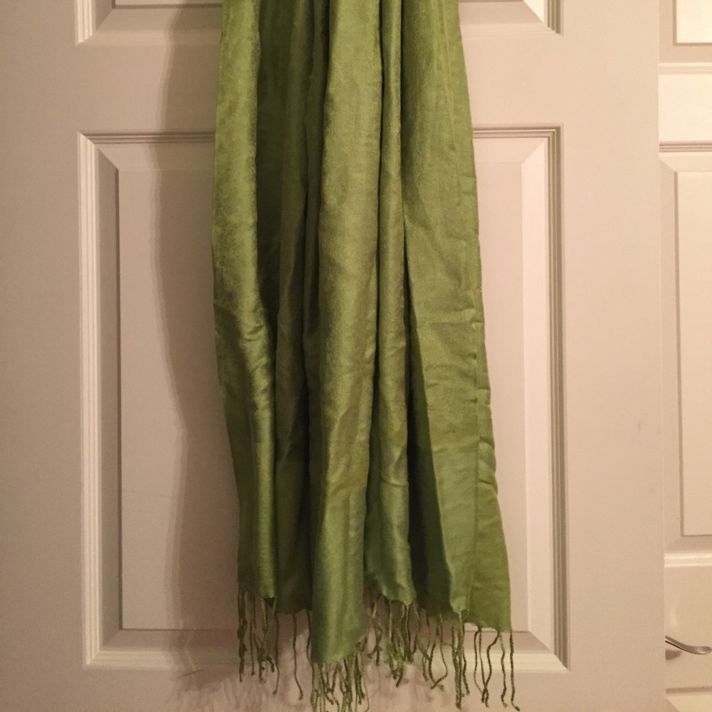 Long scarf!